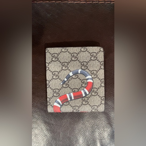 authentic GUCCI wallet, never once been used. Lost original box. - Picture 3 of 4